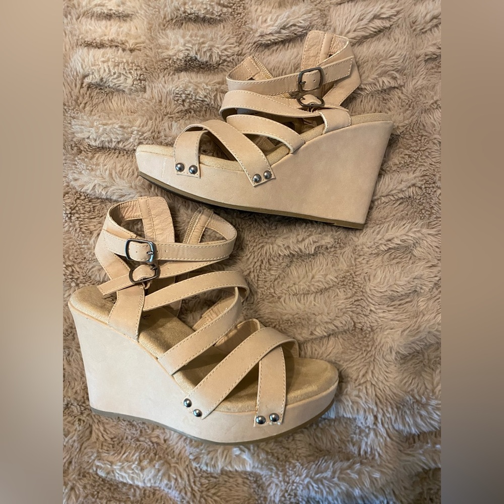 BKE wedge shoes